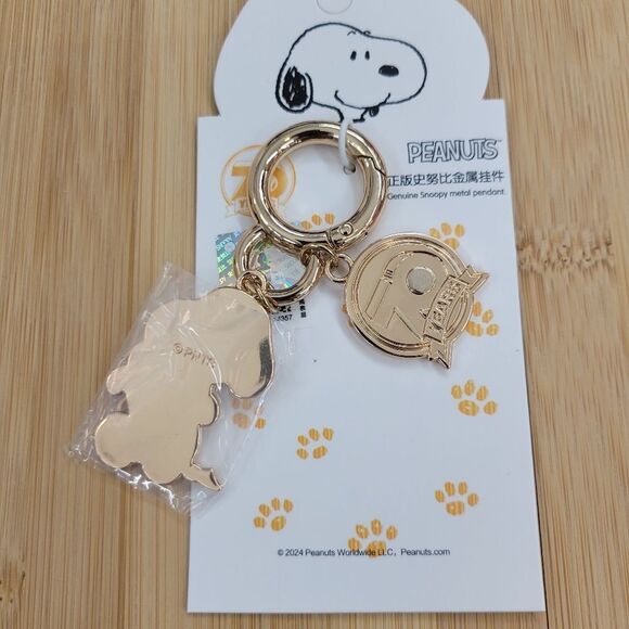 Brand New 70th Anniversary Peanuts Snoopy Keychain - Picture 5 of 8
